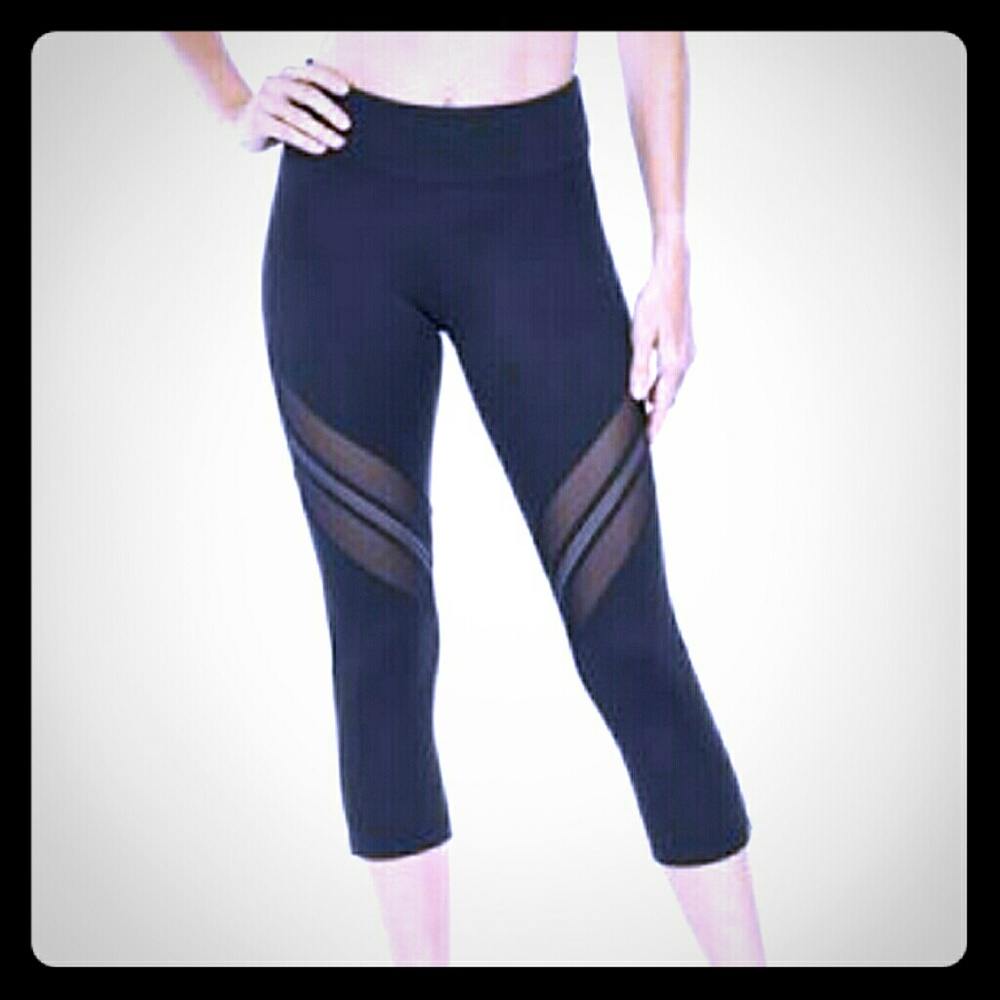 New Electric Yoga Betta Capri